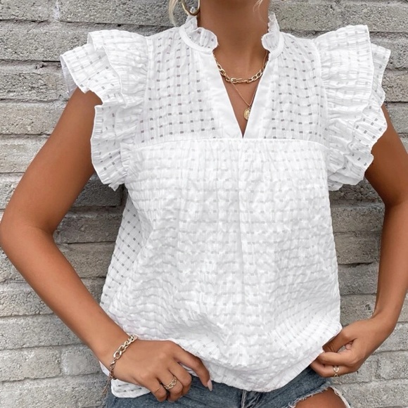 White Butterfly Sleeve Popover Top NWOT - Picture 4 of 4